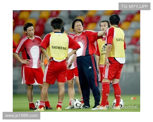 国内足球明星访谈节目揭秘球员背后的故事与奋斗历程